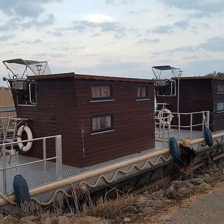 Hausboot Krakow Am See Forelle 1 Und 2 エクステリア 写真